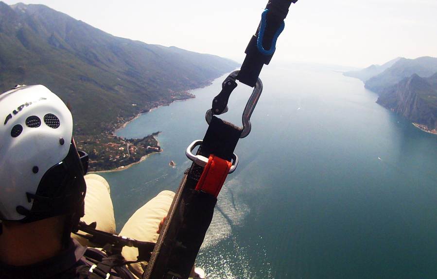 h-7 vista lago di Garda dal parapendio.jpg